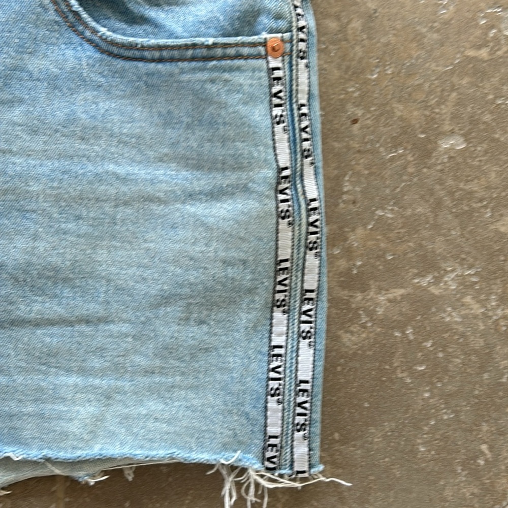 Authentic Levi 501 premium shorts with Levi tape on sides -ladies 32 waist